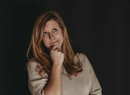 boudoir-fotoshooting-Waldviertel-Wachau-Niederoesterreich-fotografin-Ines-Nejedly-nachdenklich